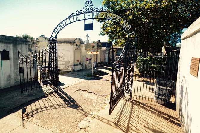 New Orleans Garden District and Lafayette Cemetery Tour - Value and Practical Considerations