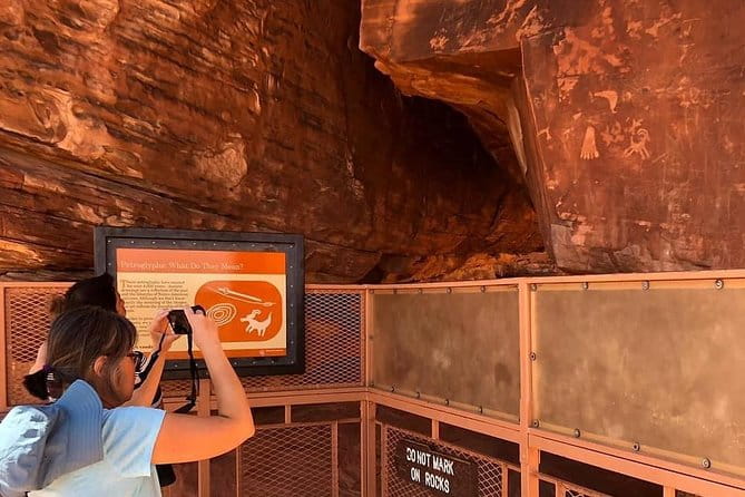 Valley of Fire Tour - The Value of Guided Tour Versus Going Solo