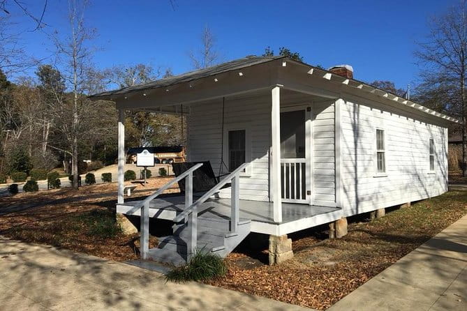Elvis Presley's Childhood Home Sightseeing Daytrip from Memphis - Frequently Asked Questions