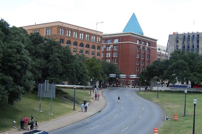 1-Hour JFK Assassination Walking Tour - Who Should Consider This Tour?