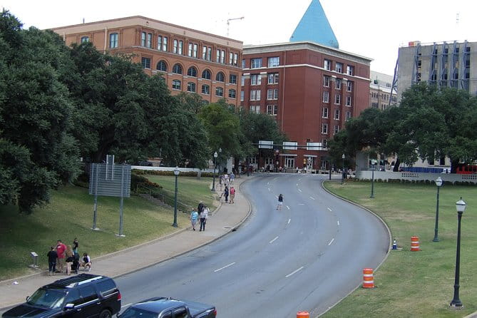 JFK Assassination Tour with Oswald's Rooming House - Transport, Timing, and Group Size