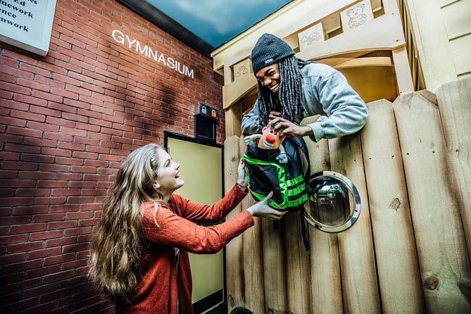 The Escape Game: Epic 60-Minute Adventures at Grapevine Mills - Group Size and Atmosphere