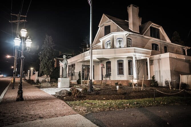 Ghosts of Gettysburg Ultimate Dead of Night Haunted Ghost Tour - A Walk Through Gettysburgs Haunted Past