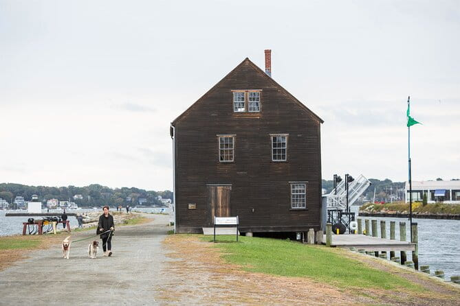 Historic Overview of Salem Walking Tour - Key Points