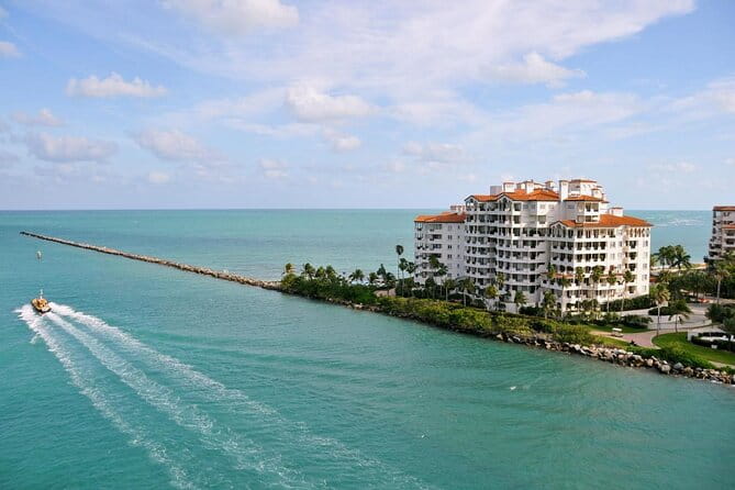 Miami Bay Discovery Private Yacht Cruise with Captain - Key Points
