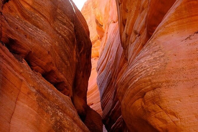 Peekaboo Slot Canyon Jeep Tour - Discovering the Peekaboo Slot Canyon Experience
