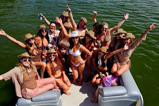25ft Pontoon Party Boat w/ Captain up to 12 people (3 hrs) - The Boat and Its Features