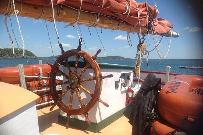 2-Hour Windjammer Sailing Trip in Maine with Licensed Captain - The Crew and Safety