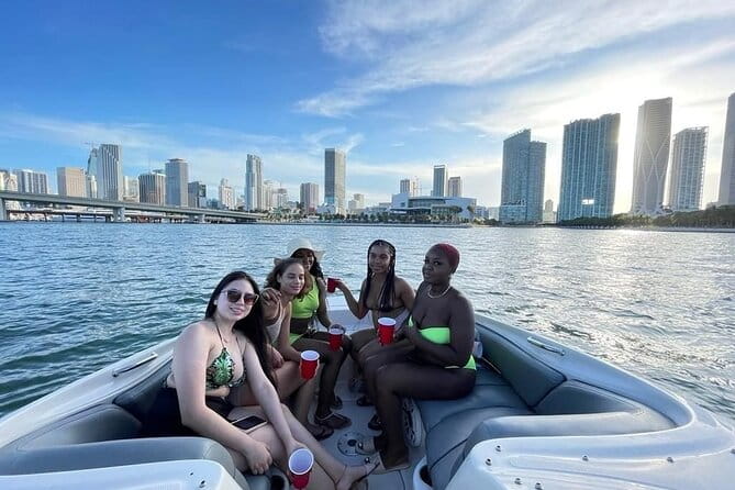 26 Ft Boat, Miami Bay Tour for 2 or 4 hours. 10 people - Navigating the Itinerary