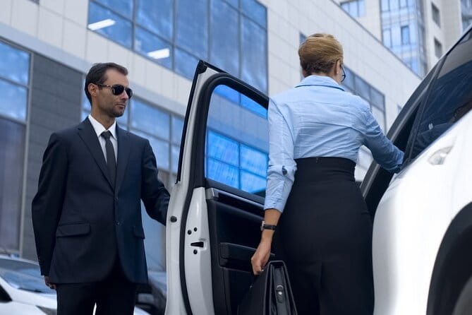 Airport Transfers - Chauffeur Car & Limo Services of Melbourne - The Booking Process and Flexibility