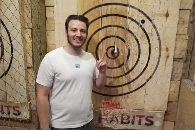 Axe Throwing Axeperience 90 Min - The Sum Up