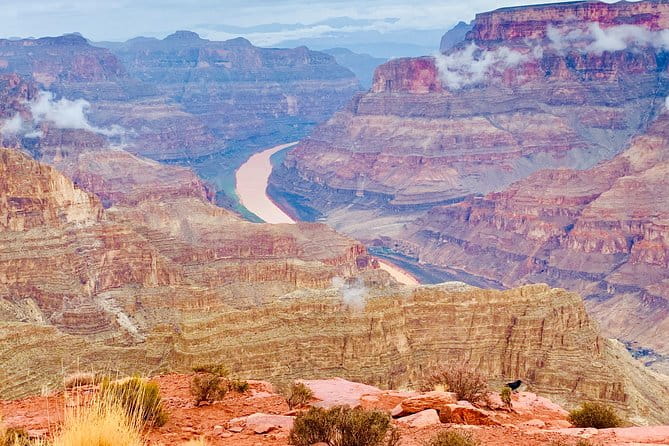 Grand Canyon Tour in Spanish with Skywalk and Hoover Dam included - The Experience of the Skywalk and Canyon Views