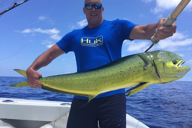 Kona Hawaii Deep Sea Fishing experience on the Bite Me 4 - What You Can Expect from the Experience