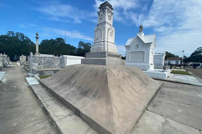 Night Cemetery Insiders Bus Tour- New Orleans - What You’ll See and Experience