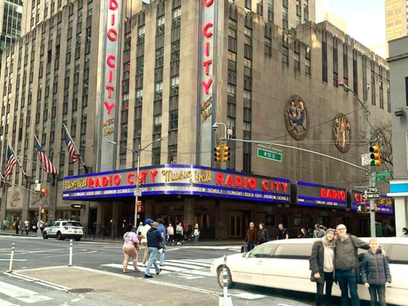 NYC: Private Home Alone 2 Stretch Limousine Tour with Pizza - What to Expect: The Good and the Not-So-Good