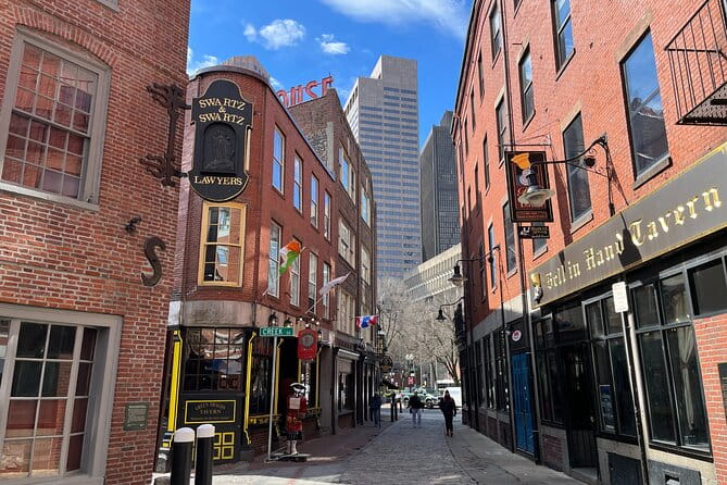 Outdoor Escape Room in Boston - the North End - Exploring the North End: Landmarks and Puzzles
