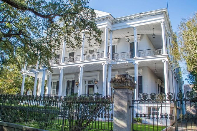 Private Garden District Walking Tour With Lafayette Cemetery No 1 - The Itinerary in Detail