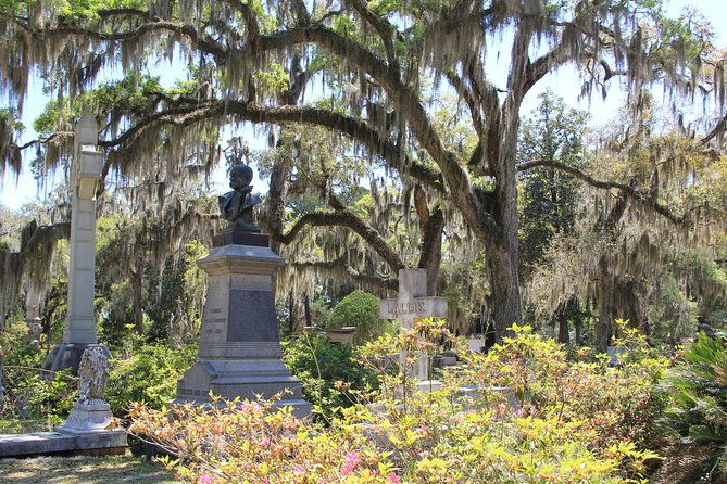 A Walk Through The Book "Midnight in the Garden of Good and Evil" - Who Should Book This Tour?