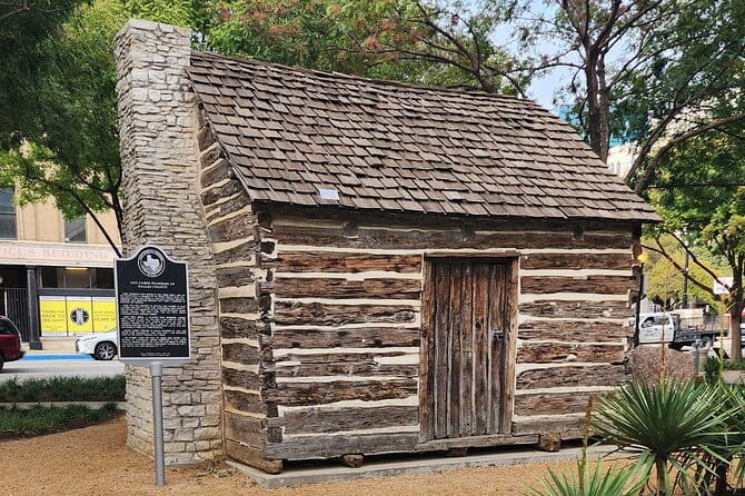Historic Dallas Downtown Solo Self Guided Walking Tour - Who Will Love This Tour?