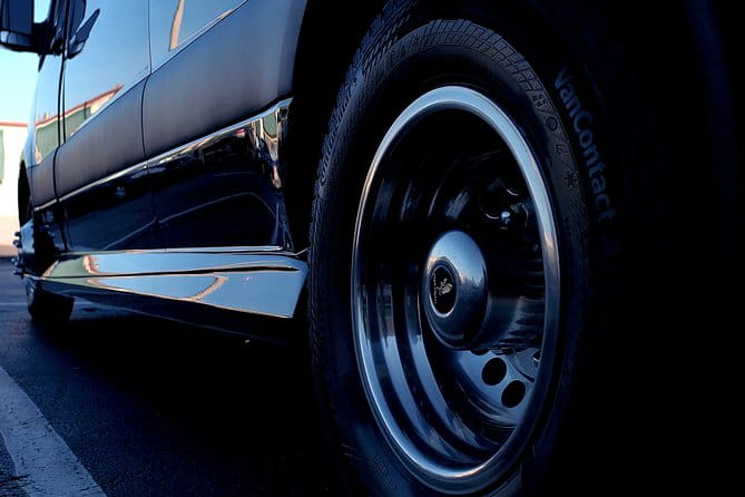 Luxury Party Bus Limo in Miami - Passenger Experience — Authentic and Fun