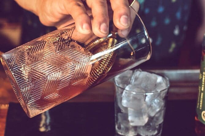 Tennessee Whiskey Workshop with Instructor and 3 Cocktails - Authenticity and Atmosphere