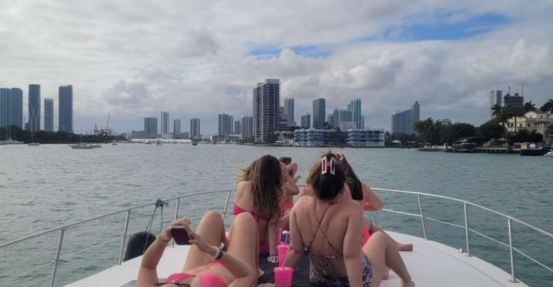 Yacht cruise Biscayne Bay, Miami Beach and Sand bar. 42Ft - The Itinerary: What to Expect