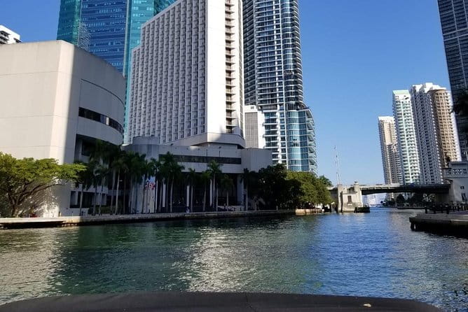 26 Ft Boat, Miami Bay Tour for 2 or 4 hours. 10 people - Practical Tips for Your Tour