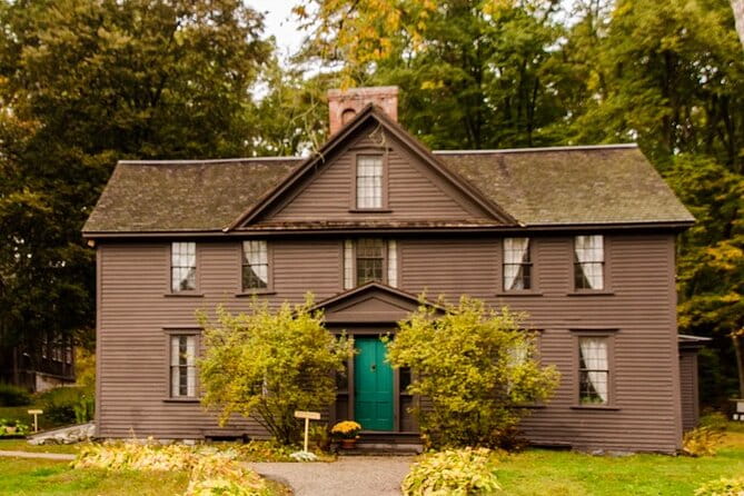 Lexington & Concord 3 hour private tour from Boston, groups 1-4 - Optional Stop: Louisa May Alcott’s Orchard House