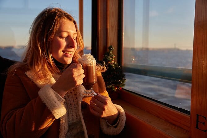 New York City Christmas Holiday Statue and Skyline Cocoa Cruise - FAQ