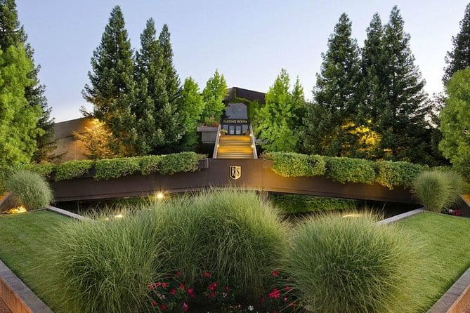 From SF : -8hr- Private Wine Tour & Custom Concierge.XL SUV - Who Should Consider This Tour?