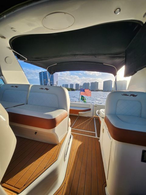 Yacht cruise Biscayne Bay, Miami Beach and Sand bar. 42Ft - Booking and Practical Details