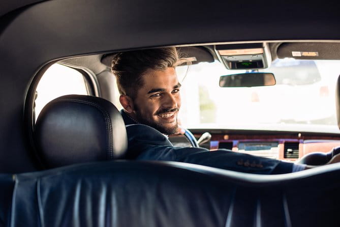 Airport Luxe departure ride from NY Hotels by Stretch Limousine,Sedan or Minibus - Who Should Consider This Service?