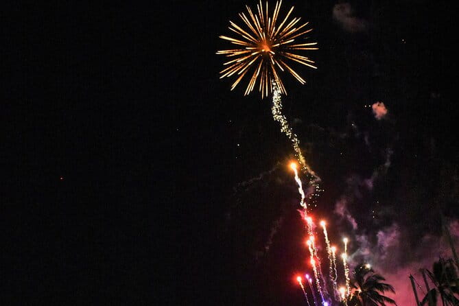 Fireworks Waikiki Gondola Cruise -lots of fun- - FAQs
