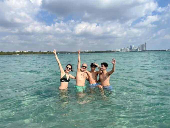 Miami Party Yacht for 34PP Bachelorette party Birthday party - Amenities and Comfort