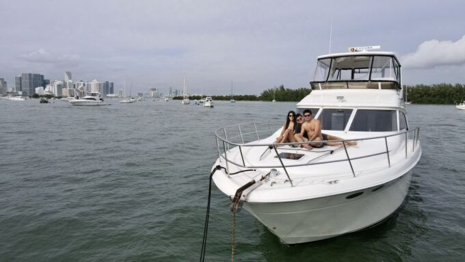 Miami: Private 52ft Luxury Yacht Rental with Captain - FAQ