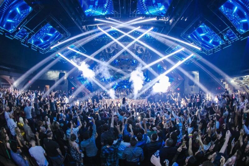 Las Vegas: Club Crawl by Party Bus w/ Free Drinks - Key Points
