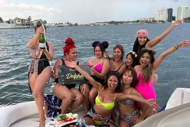 Miami Beach Luxury Yacht Adventure: Explore Stunning Coastline - An In-Depth Look at the Miami Beach Luxury Yacht Adventure