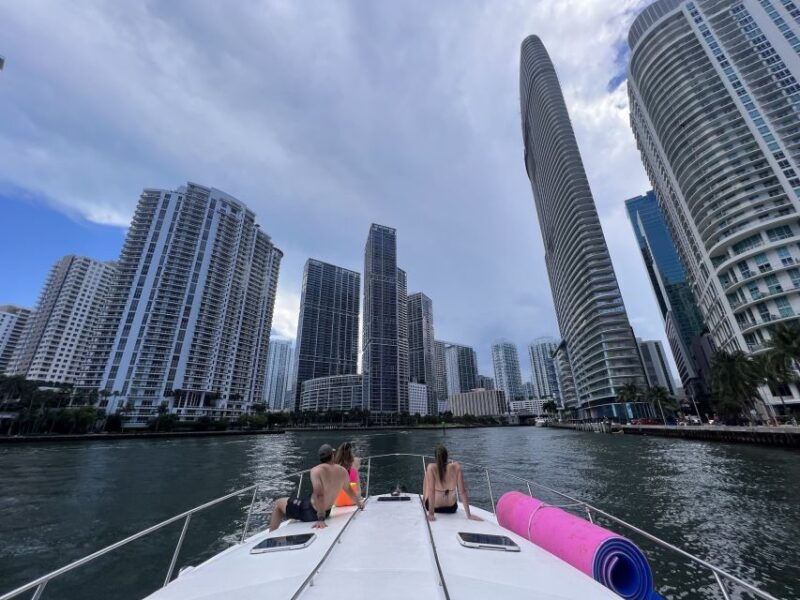 Miami: Private 52ft Luxury Yacht Rental with Captain - Key Points