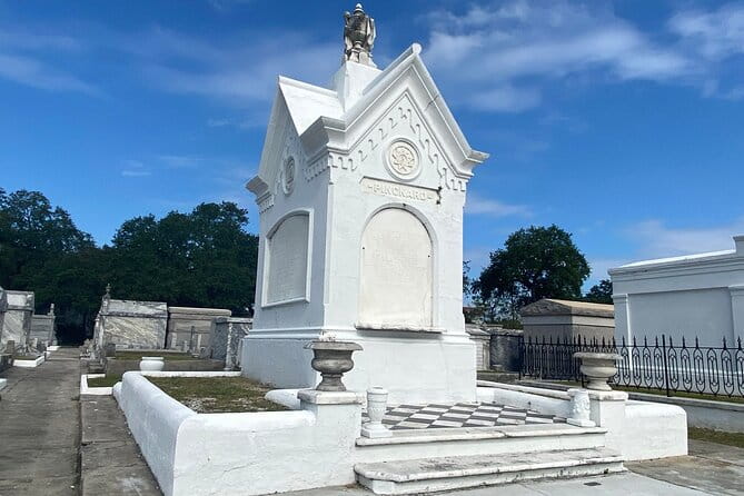Night Cemetery Insiders Bus Tour- New Orleans - Exploring the Night Cemetery Insiders Bus Tour in New Orleans