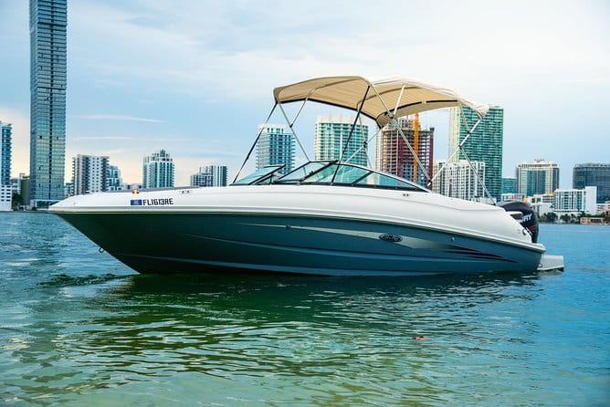 Private 4 hour Boat Rental with Captain in Fort Lauderdale! - Key Points
