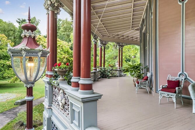 Private Tour of The Armour-Stiner Octagon House in New York - Key Points