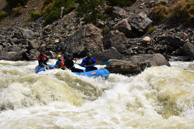 Raft through Gore Canyon- Class V Ultimate Advanced White-Water Rafting - Key Points