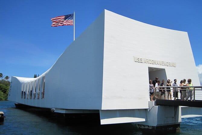 Roundtrip Shuttle from Waikiki-Pearl Harbor National Memorial - The Experience in Detail