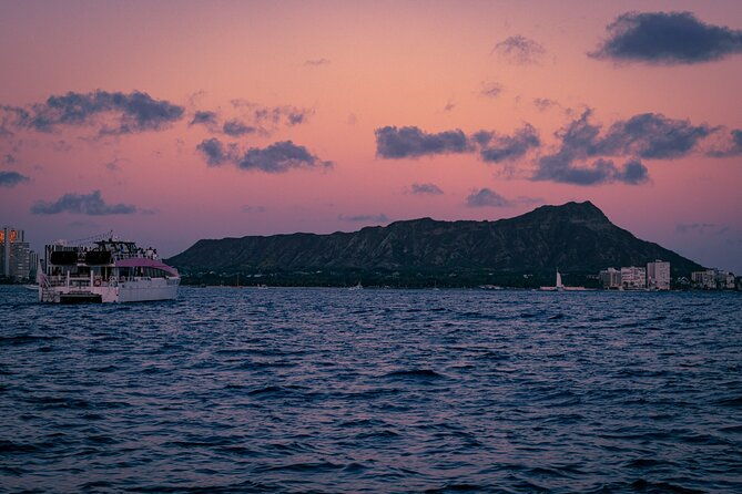 Waikiki Sunset Cruise Catamaran Boat Tour on Oahu - Waikiki Sunset Cruise Catamaran Boat Tour on Oahu: An Authentic Evening on the Water