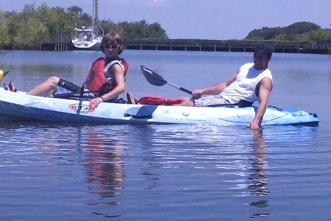 1-Hour Tandem Kayak Rental with Manatee & Dolphin sightings - Key Points