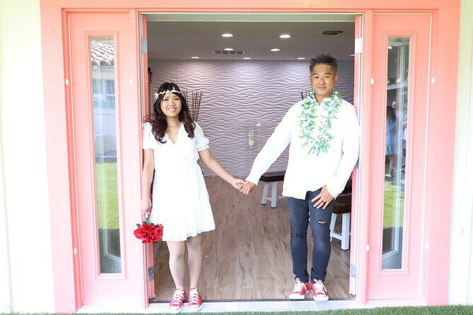 808 Deluxe Wedding at Hawaiian Wedding Chapel - The Pros and Cons