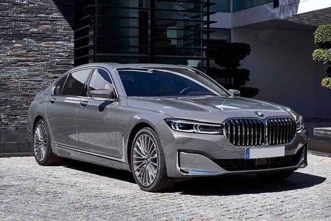 Arrival Transfer: Newark Airport EWR to New York by Luxury Car - Who Would Benefit Most?