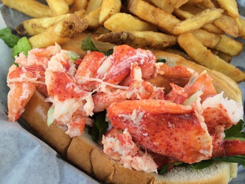Boston: Iconic Food Tasting & History Tour - Downtown - The Experience of the Guide and Group Dynamics