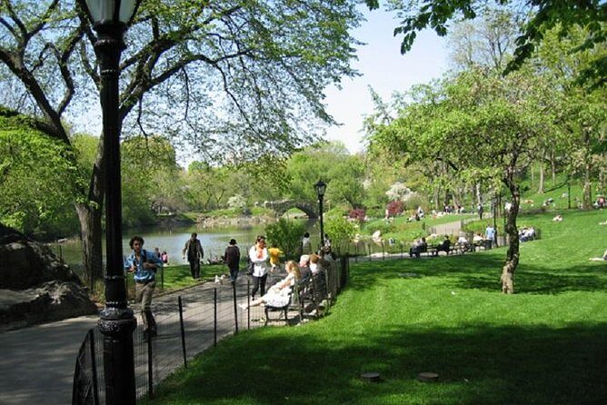 Central Park and Upper East Side Walking Tour - Discovering the Upper East Side