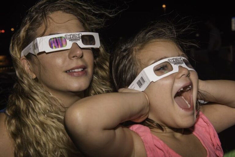 Chicago: Summer Fireworks Cruise with 3D Glasses and Music - Frequently Asked Questions